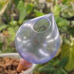 Pojemnik nawadniający z ceramicznym stożkiem